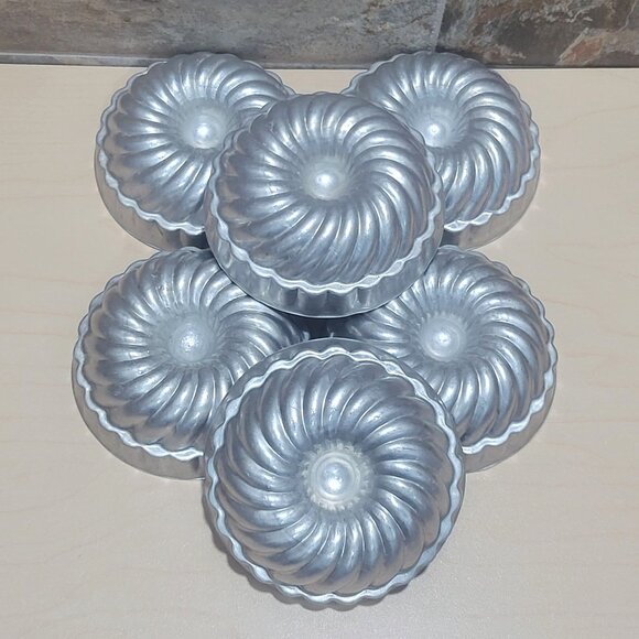Vintage Mini Aluminum Swirl Gelatin Cake Molds Tart Tins Set of 6 - Picture 5 of 8